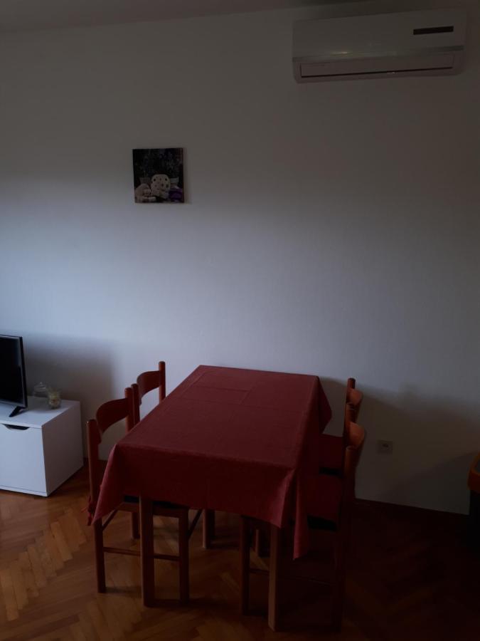 Apartment Groundfloor Jelsa  Exteriör bild